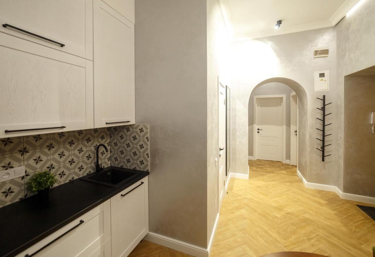 центр львова вул личаківська 5 площа ринок 2 кімнати ізольовані Apartment