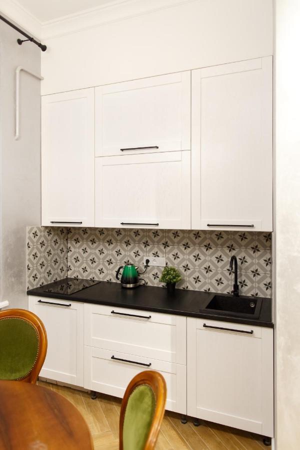 центр львова вул личаківська 5 площа ринок 2 кімнати ізольовані Apartment *